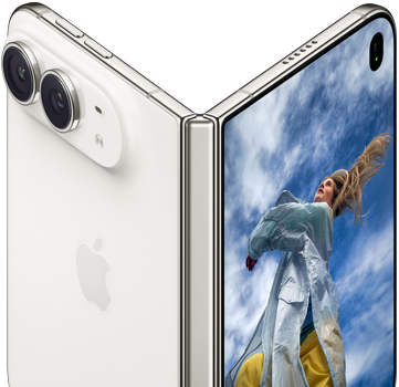 iPhone Duo, halb geöffnet wie ein Buch, mit Scharniermechanismus in der Mitte, Rückseite links mit Apple Logo und zwei Kameras, äußeres Display rechts zeigt ein Porträtfoto einer Person mit blonden Haaren